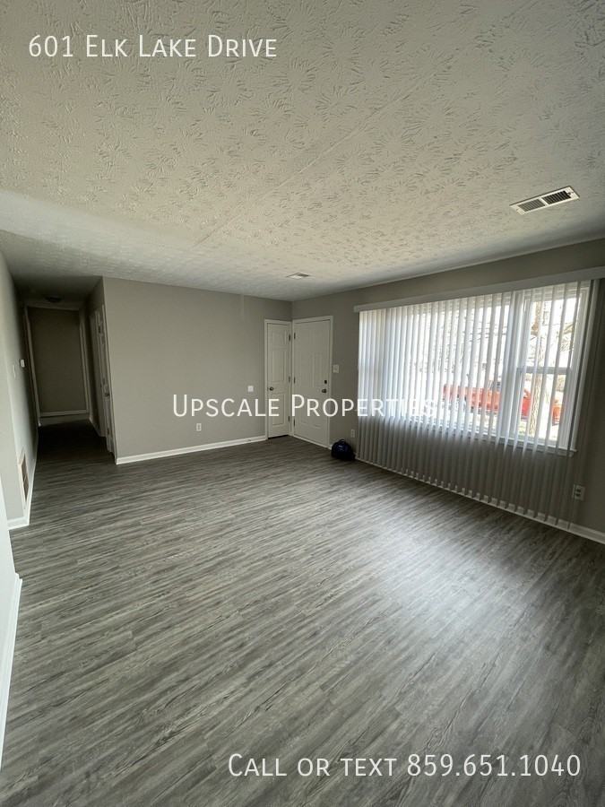 601 Elk Lake Dr - Photo 3 of 12