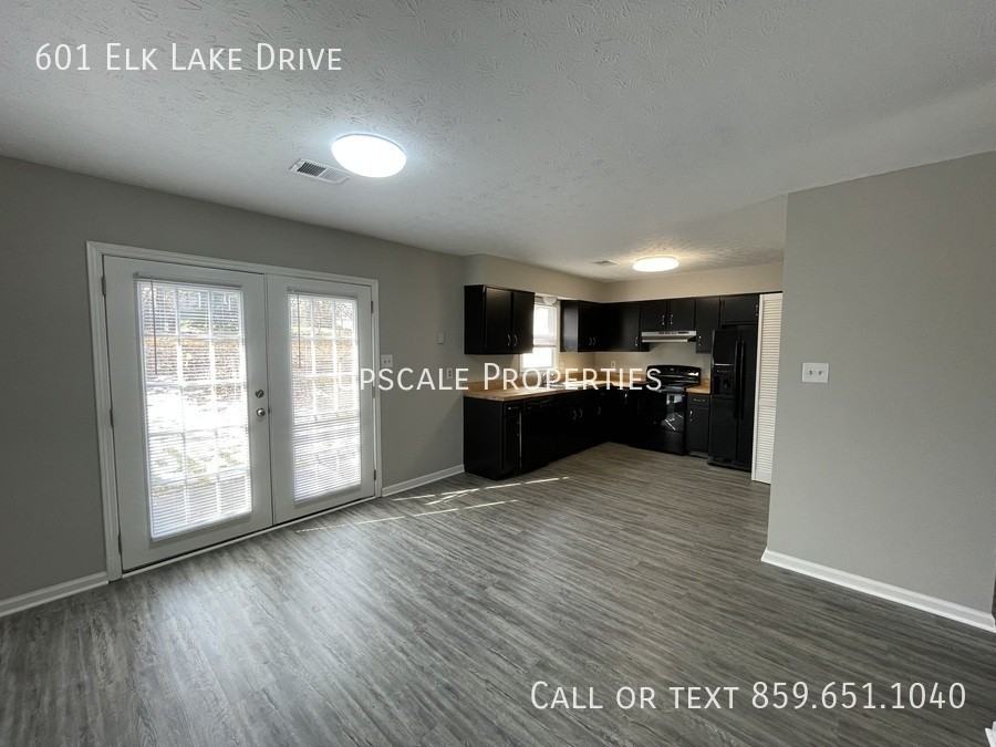 601 Elk Lake Dr - Photo 4 of 12