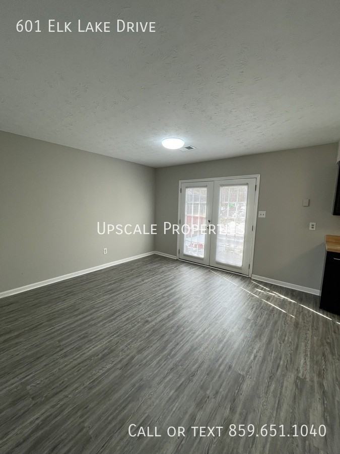 601 Elk Lake Dr - Photo 5 of 12