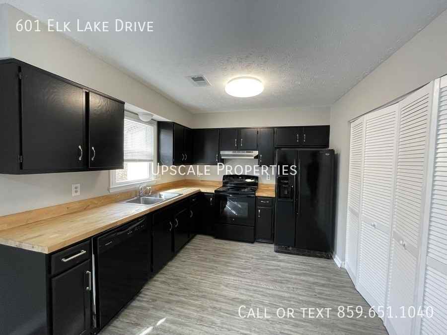 601 Elk Lake Dr - Photo 6 of 12