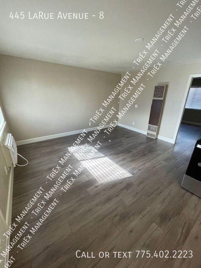 445 La Rue Ave #8 - Photo 3 of 15