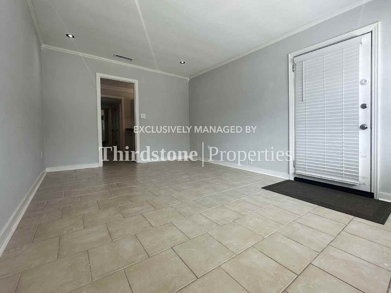 2853 Lydia St - Photo 2 of 20