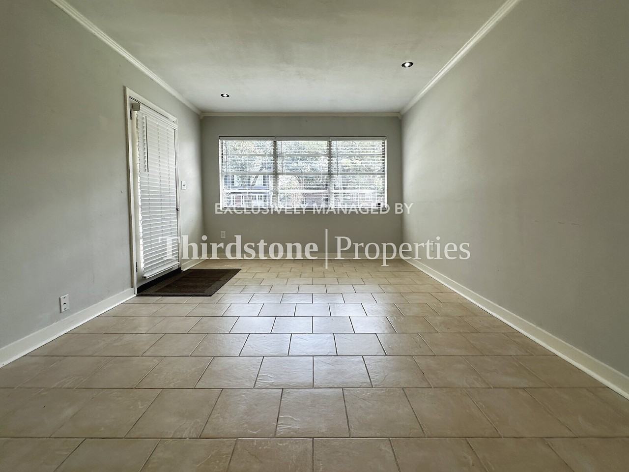 2853 Lydia St - Photo 4 of 20