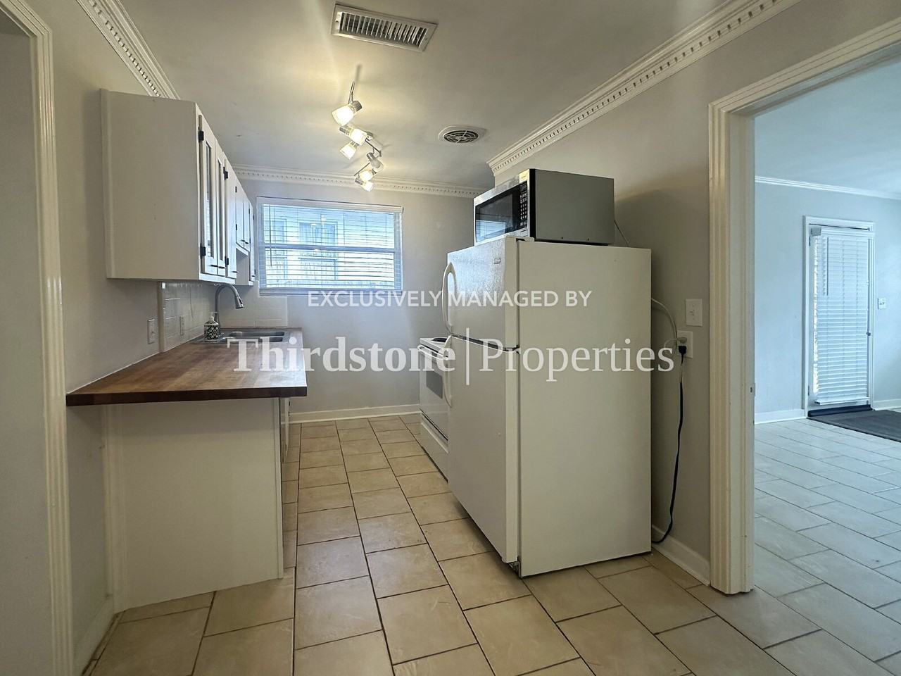 2853 Lydia St - Photo 5 of 20