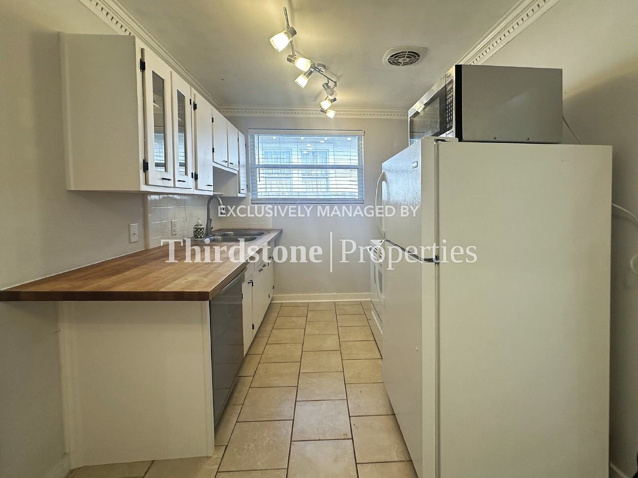 2853 Lydia St - Photo 6 of 20