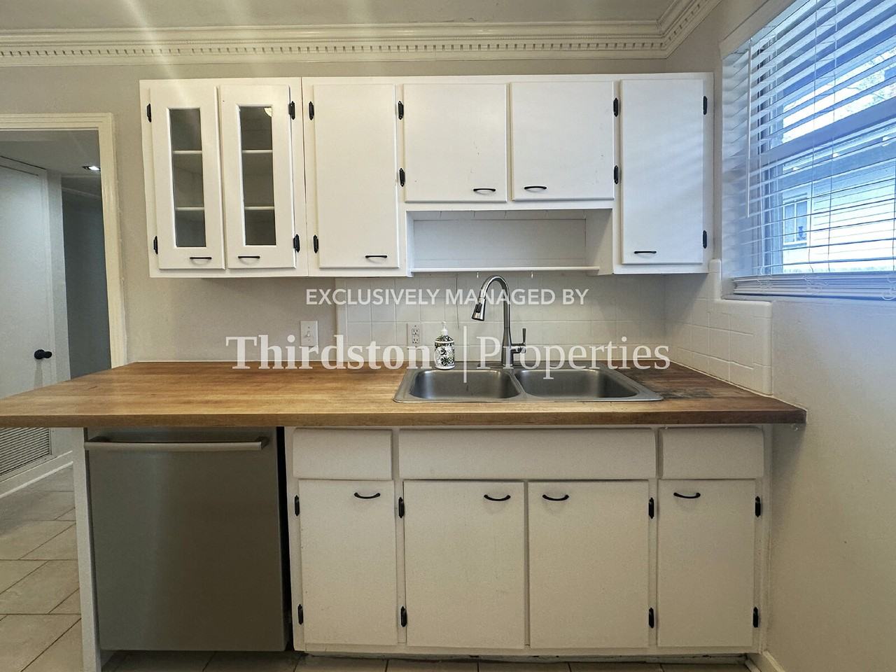 2853 Lydia St - Photo 7 of 20