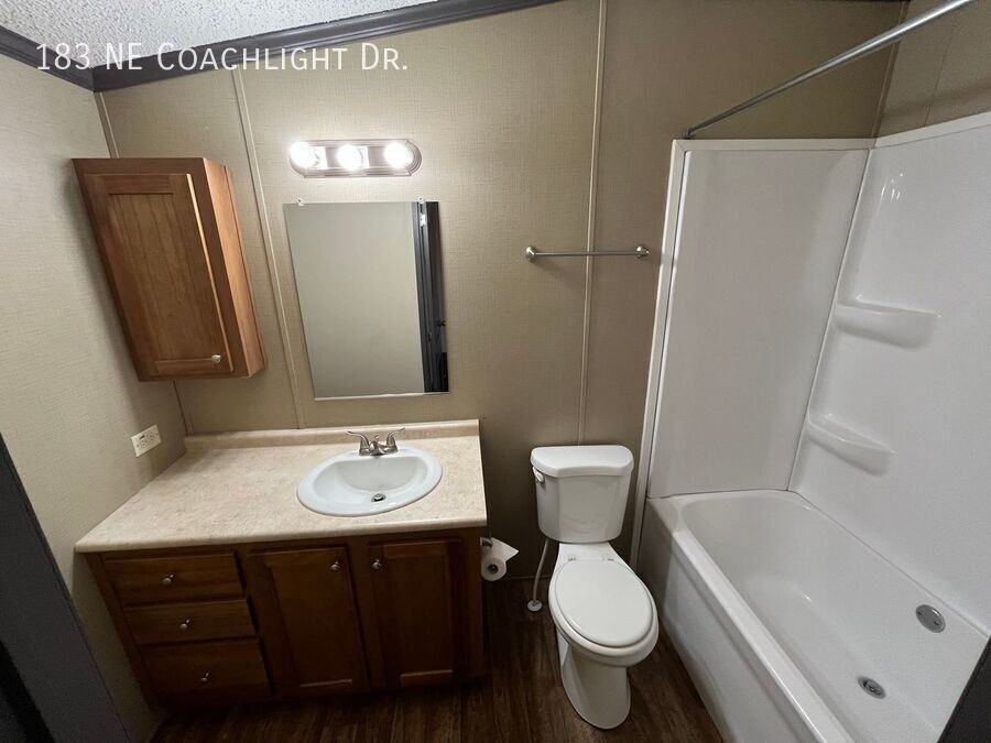 183 Ne Coachlight Dr - Photo 3 of 6