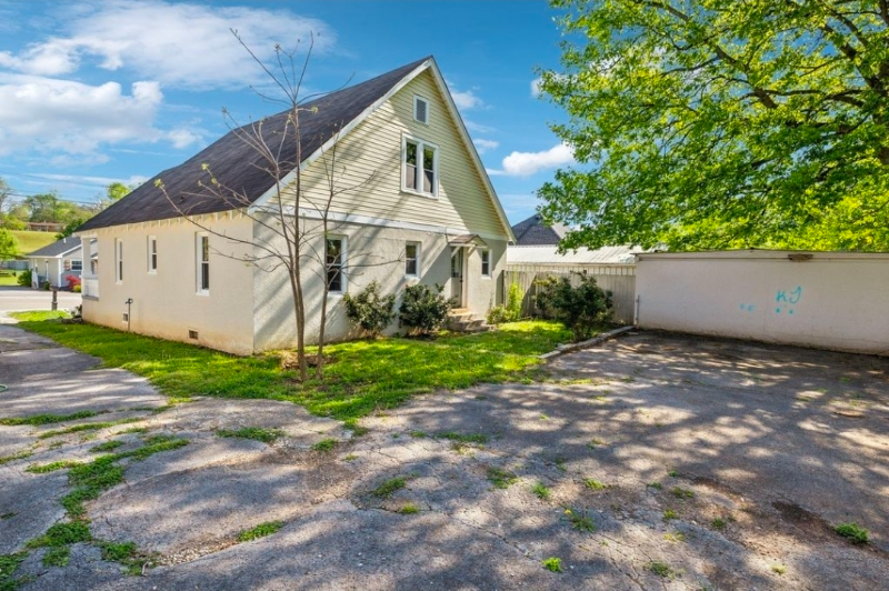 110 Warren St - Photo 2 of 18