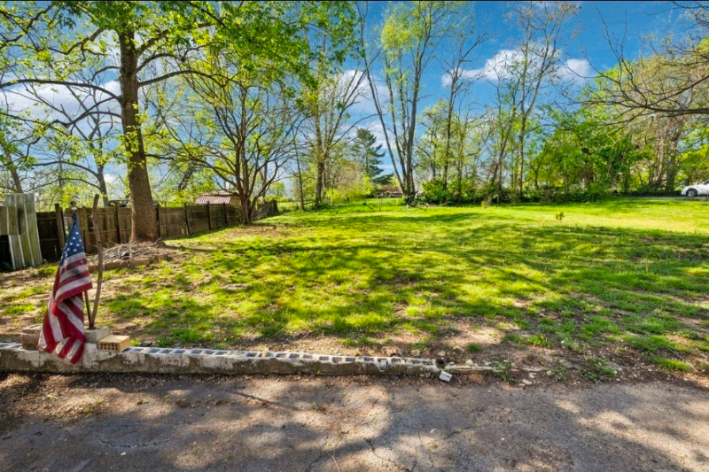 110 Warren St - Photo 3 of 18