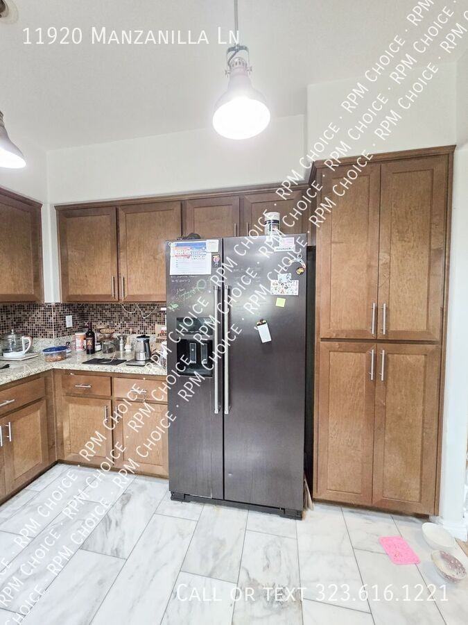 11920 Manzanilla Ln - Photo 5 of 32