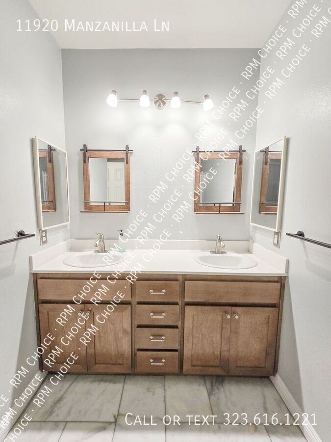 11920 Manzanilla Ln - Photo 7 of 32