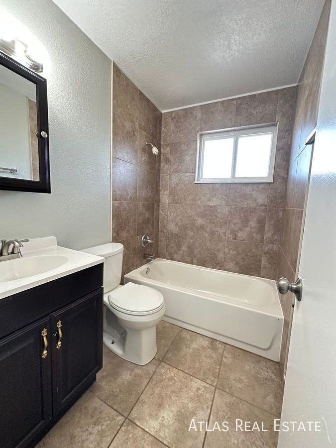 2707 N Chestnut St #3 - Photo 3 of 9