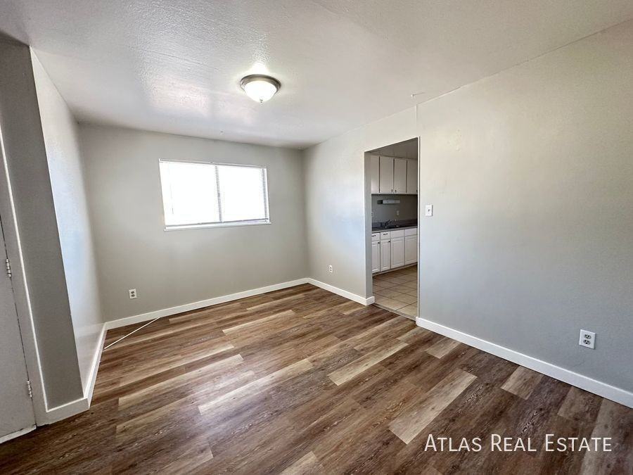 2707 N Chestnut St #3 - Photo 6 of 9