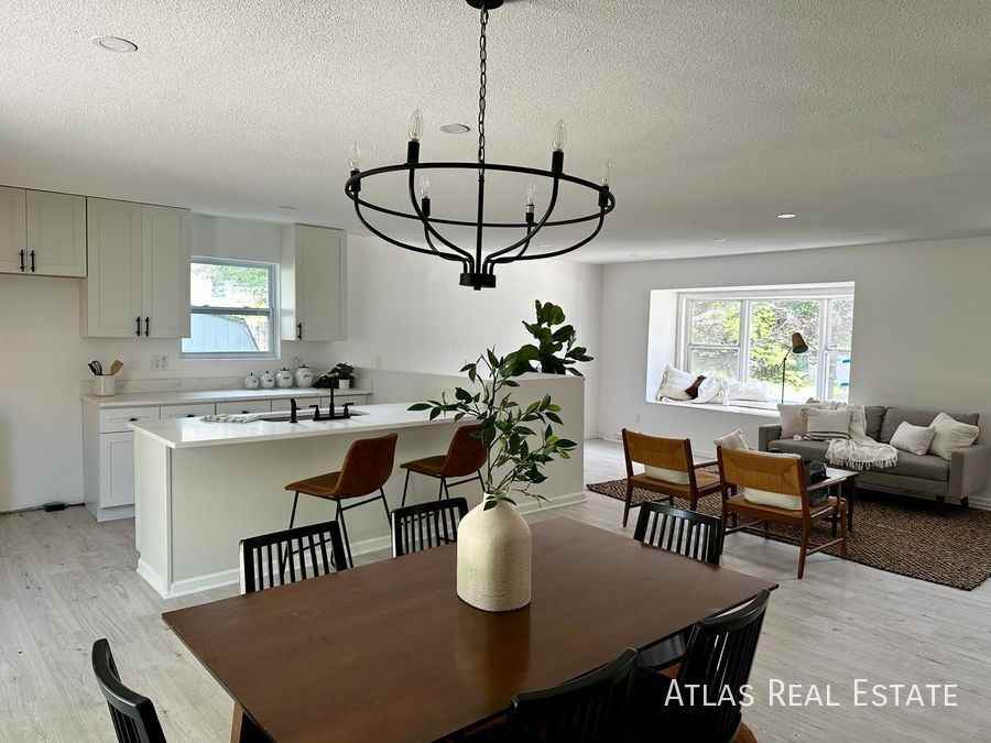 909 Nw Oxford Dr - Photo 3 of 12
