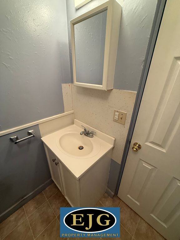 133 Valley St #2 - Photo 3 of 42