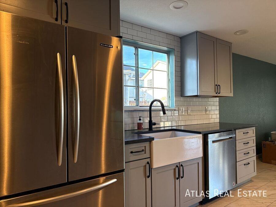 8070 Decatur St - Photo 3 of 17