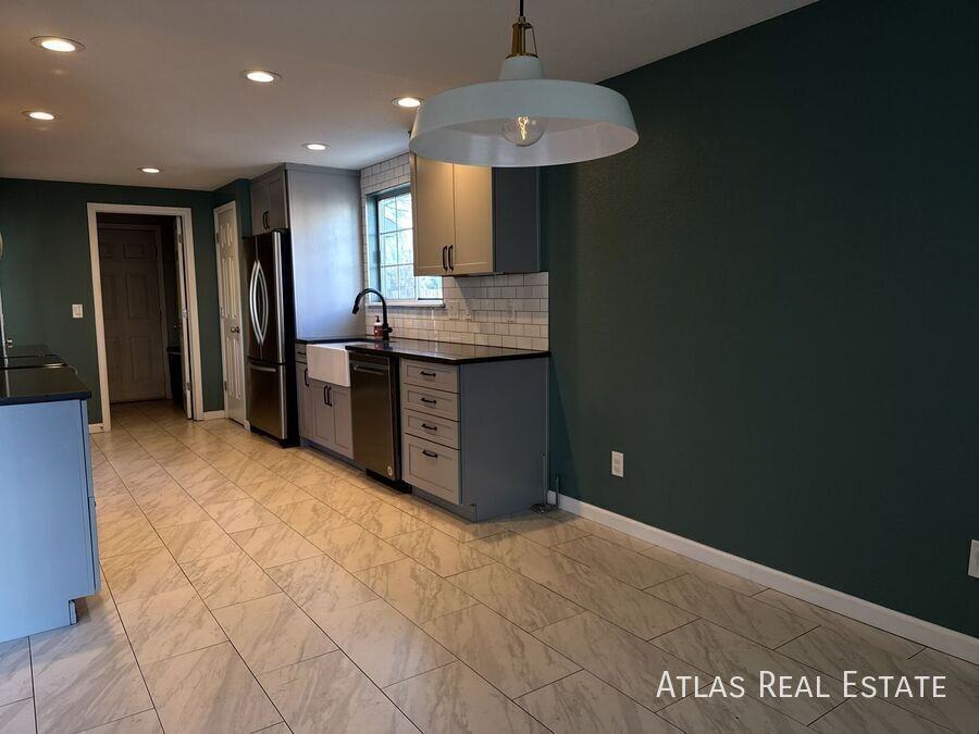 8070 Decatur St - Photo 6 of 17