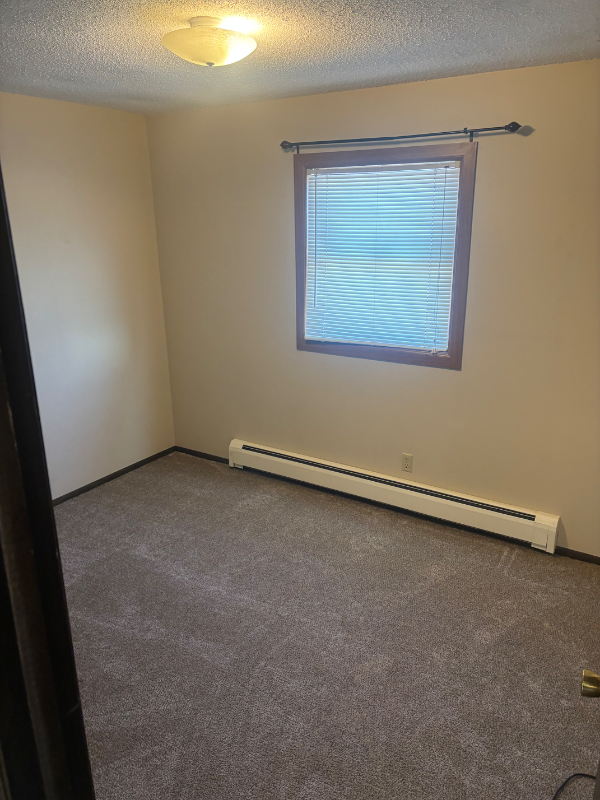 1238 Edgewood Dr - Photo 3 of 5