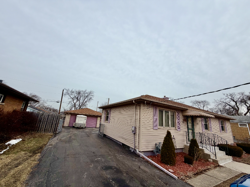 3346 Bernice Rd - Photo 3 of 17