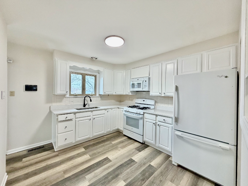 3346 Bernice Rd - Photo 6 of 17