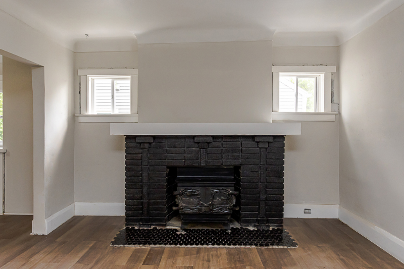 4440 Fairview Dr - Photo 3 of 16