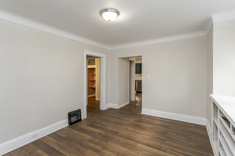 4440 Fairview Dr - Photo 5 of 16