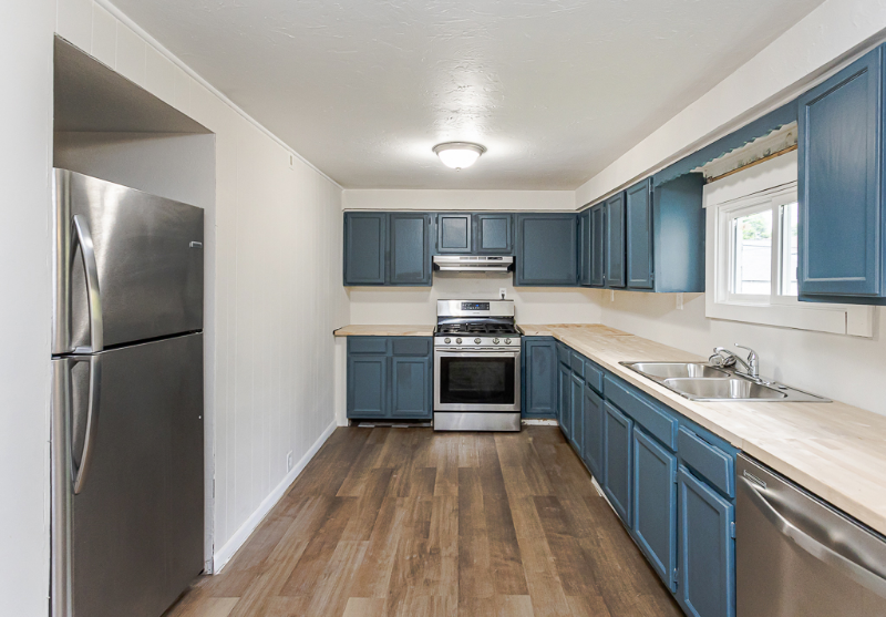 4440 Fairview Dr - Photo 6 of 16