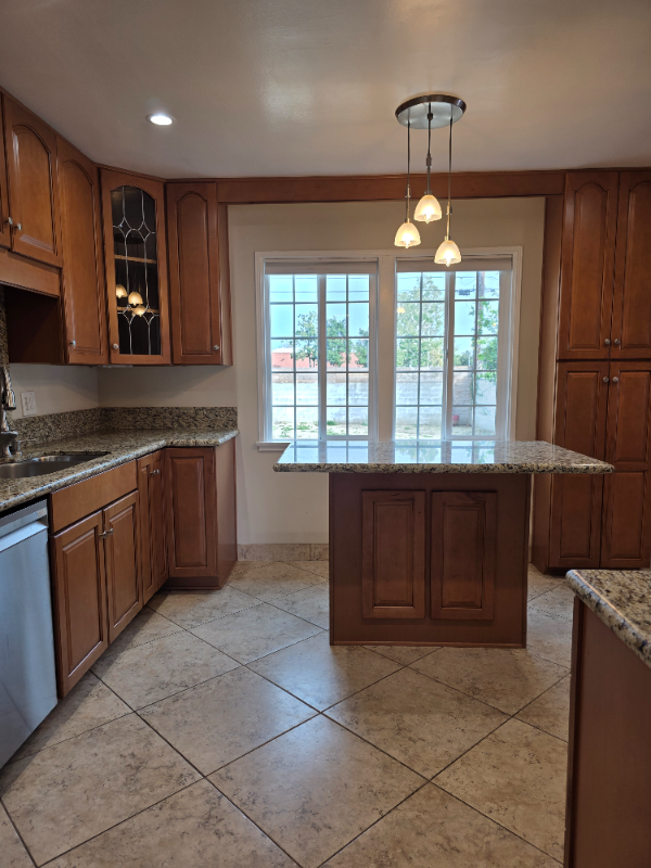 470 Mercury Ln - Photo 2 of 14