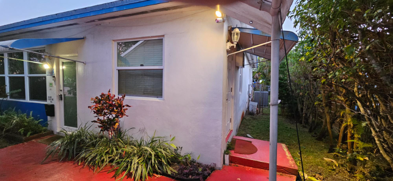 1948 Roosevelt St - Photo 2 of 16