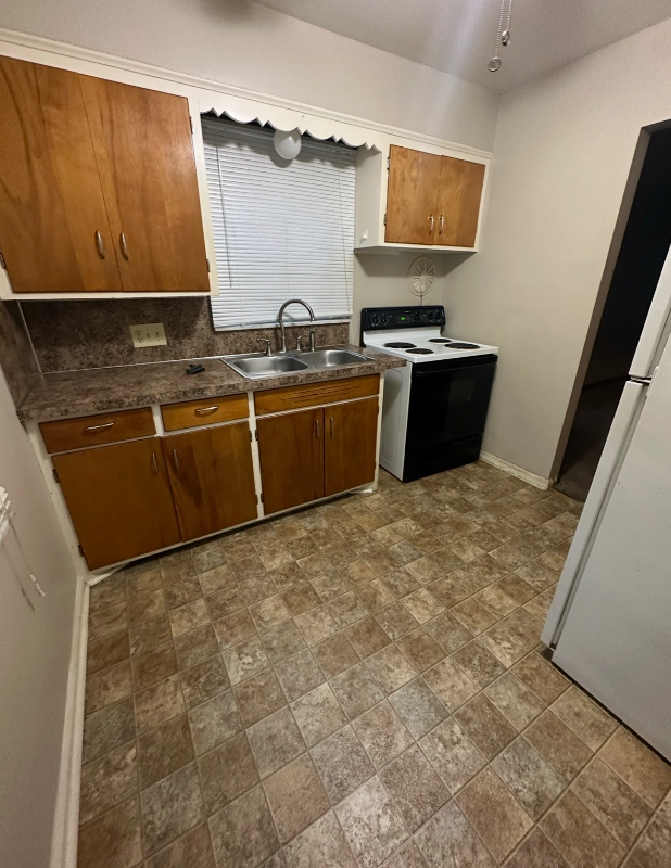 3721 Douglas Rd - Photo 6 of 7