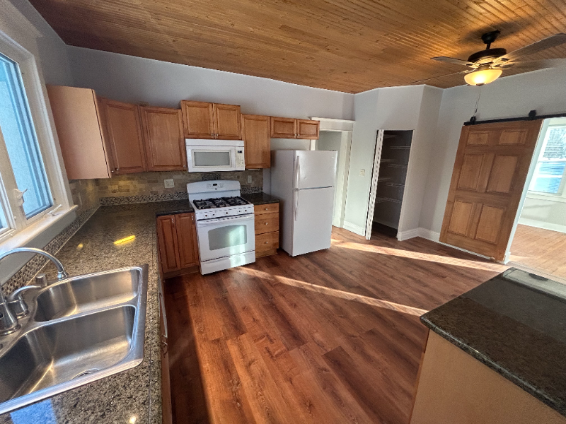 201 Bonito St - Photo 4 of 20