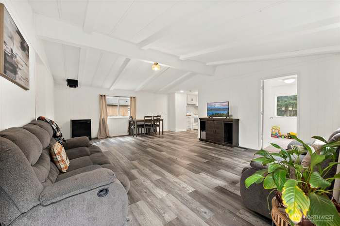 16503 Village Dr Se - Photo 3 of 14