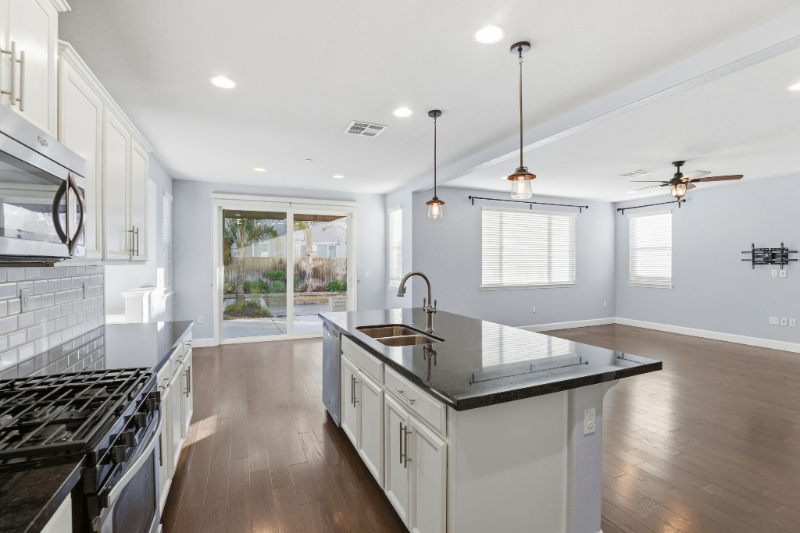 1818 Tarragon Dr - Photo 5 of 20