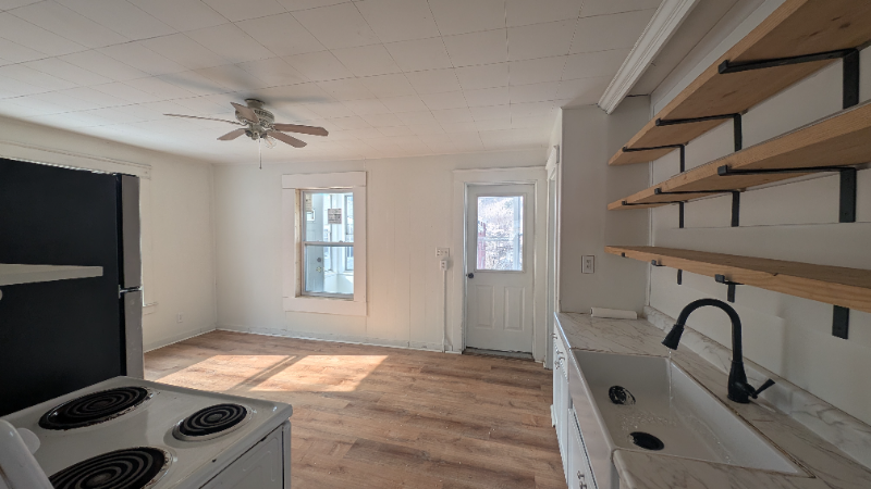 416 Burgess St - Photo 4 of 6