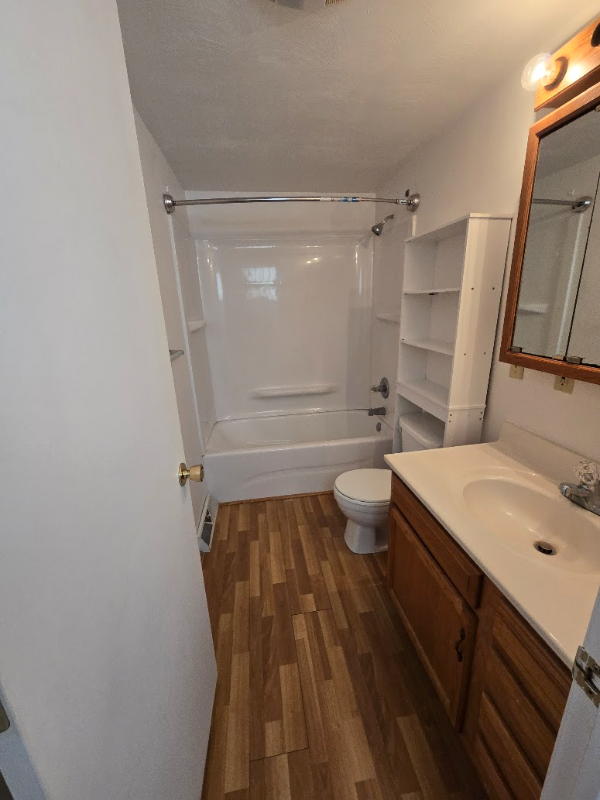 12163 State St Ne #A - Photo 2 of 6