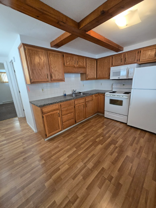 12163 State St Ne #A - Photo 3 of 6