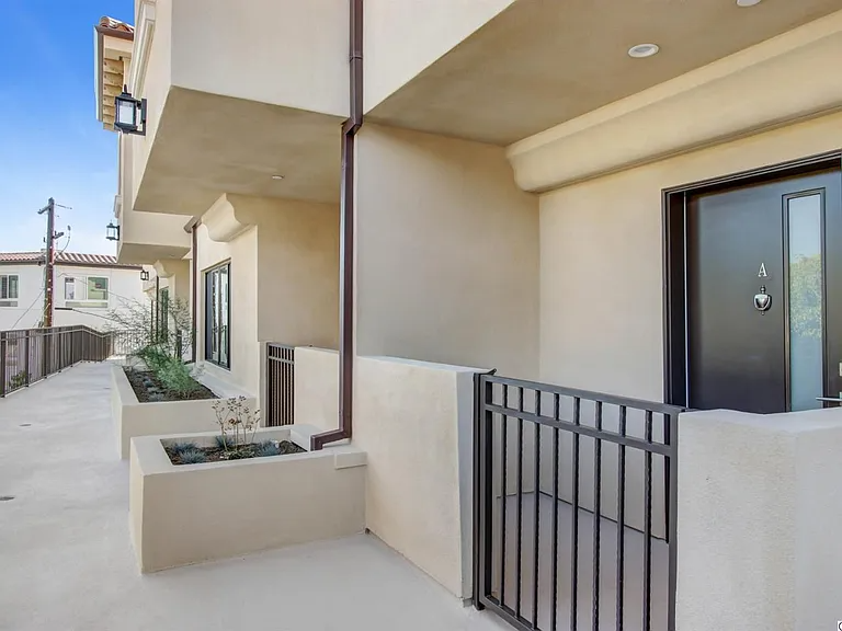 2218 Montrose Ave #G - Photo 3 of 15