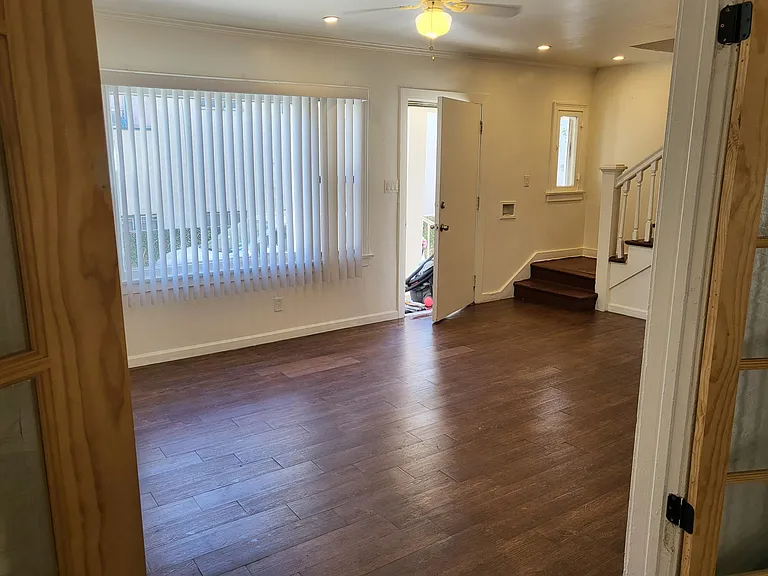 2640 1/4 S Manhattan Pl - Photo 2 of 12