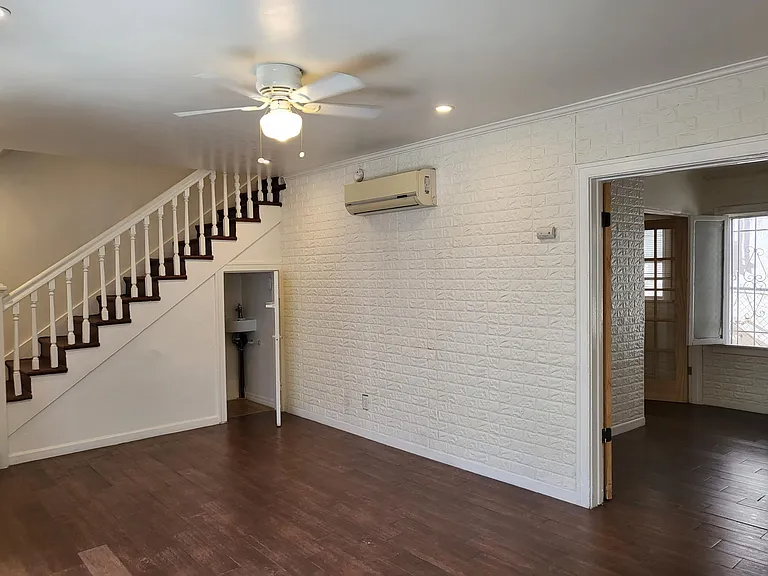 2640 1/4 S Manhattan Pl - Photo 3 of 12