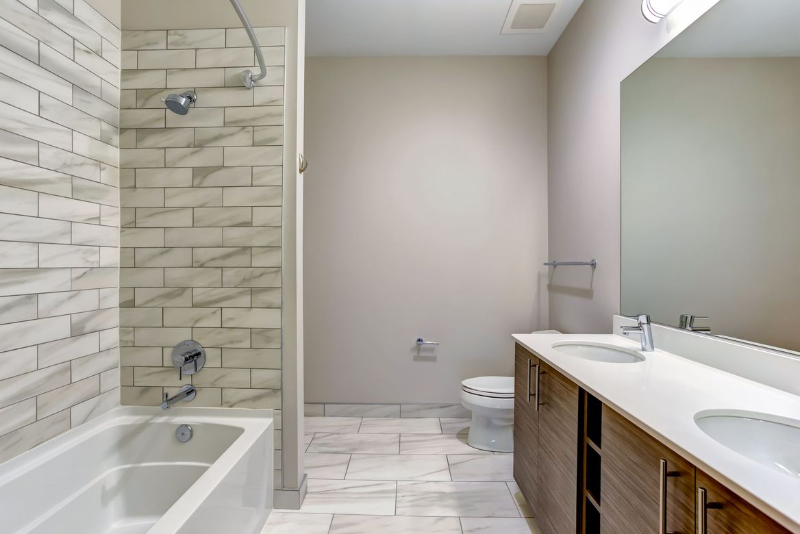 1339 W Madison St - Photo 4 of 15