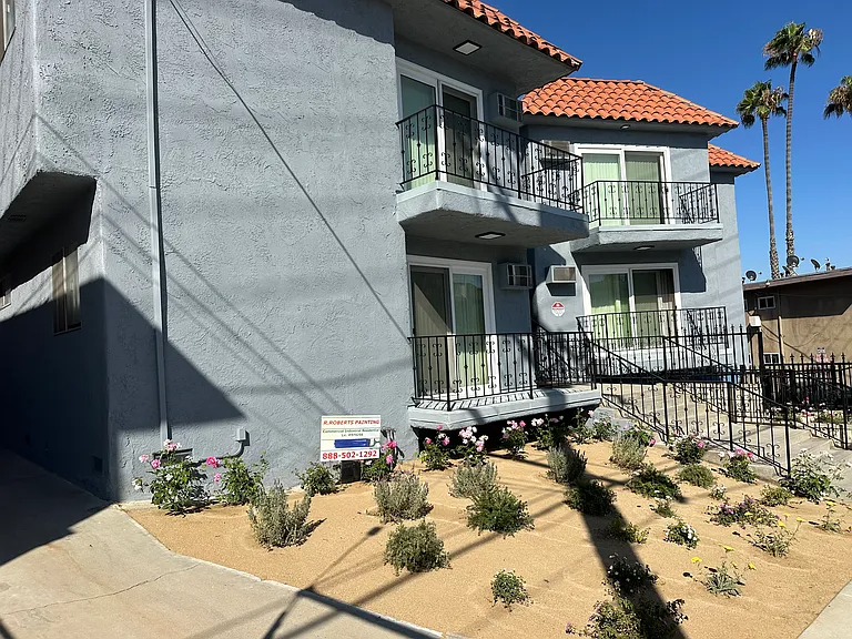 10541 National Blvd #18 - Photo 2 of 11