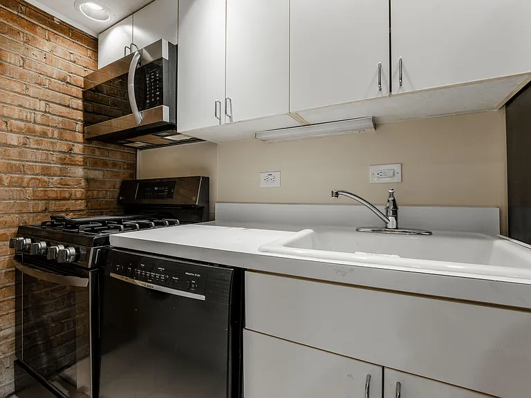 713 W Diversey Pkwy #7 - Photo 2 of 13