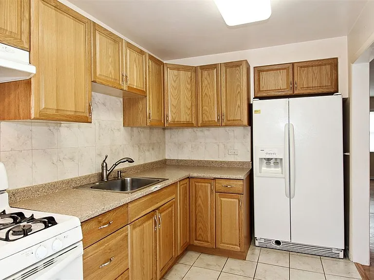 2450 W Berwyn Ave #1N - Photo 3 of 9