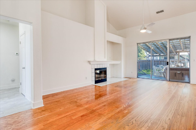 1810 Crestwood Ave - Photo 3 of 12