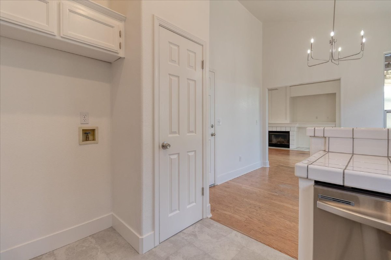 1810 Crestwood Ave - Photo 7 of 12