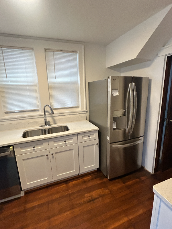 323 Onyx St - Photo 3 of 17