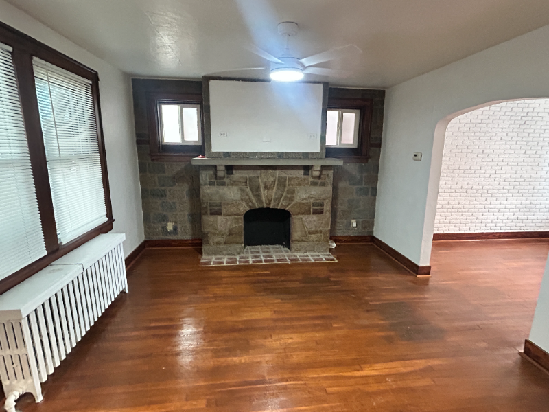 323 Onyx St - Photo 7 of 17