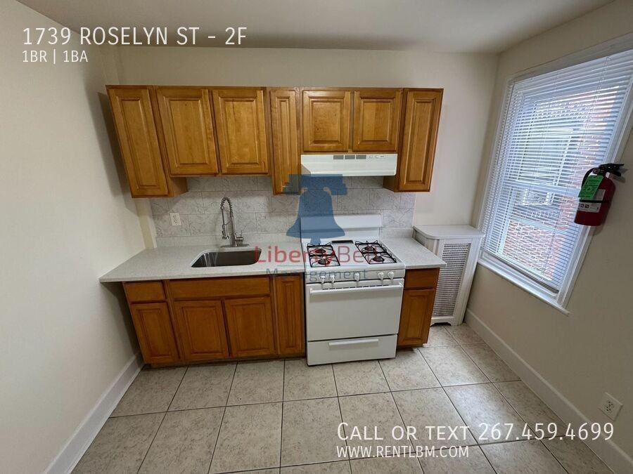 1739 Roselyn St #2F - Photo 2 of 10