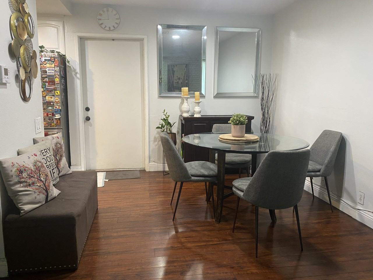 9601 Woodman Ave - Photo 5 of 39