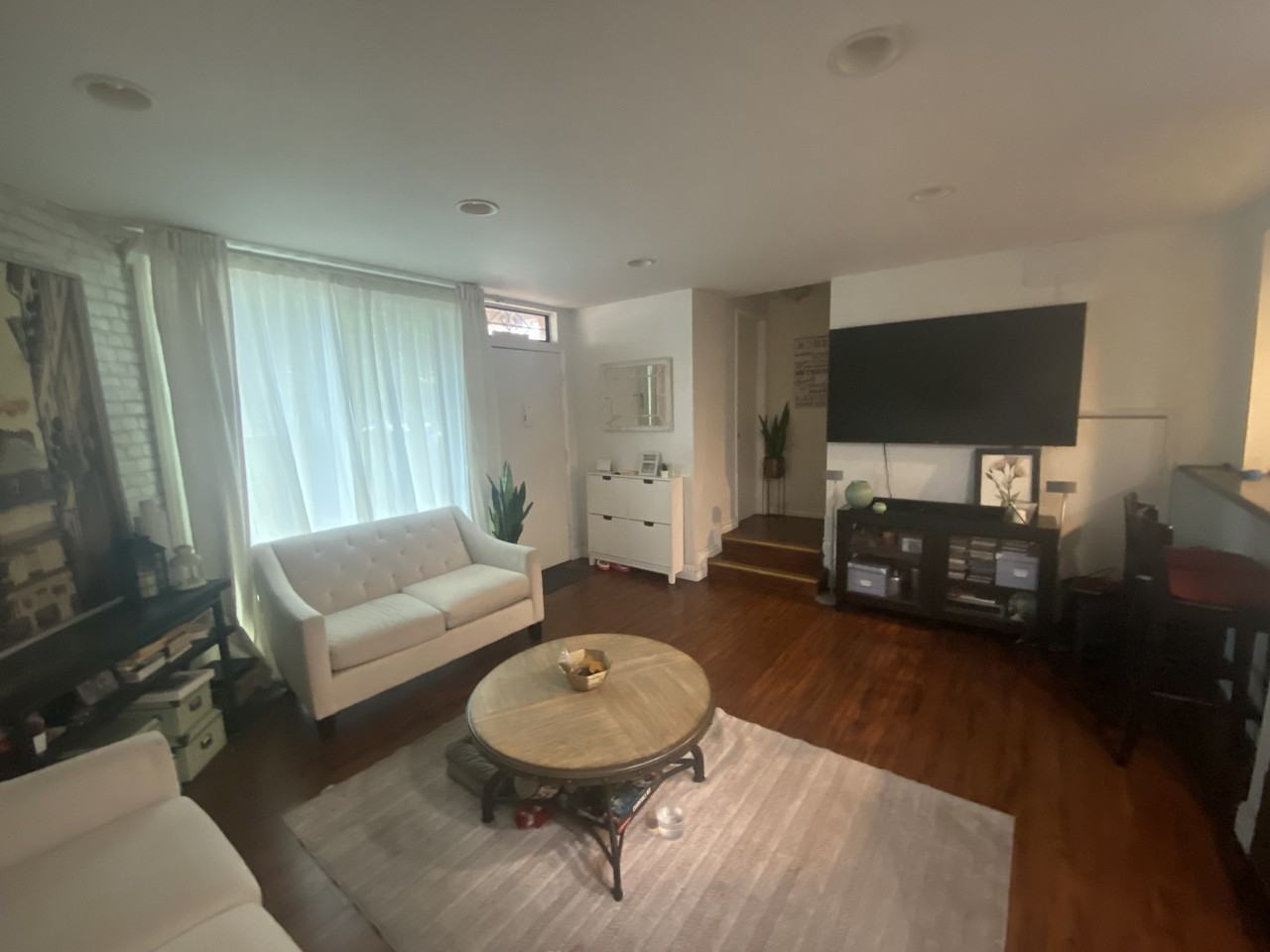 9601 Woodman Ave - Photo 7 of 39